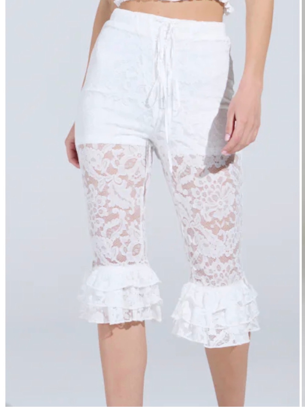 NEW - AKIRA White Lace Ruffle Capri Pants- Size 1X